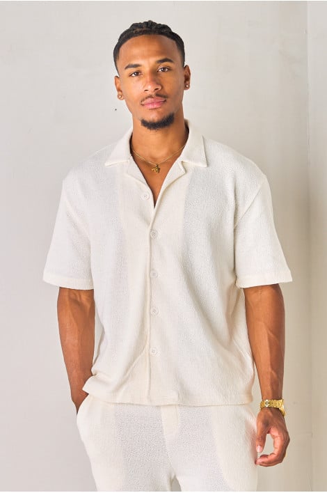 Chemise blanche ajourée en tissu texturé