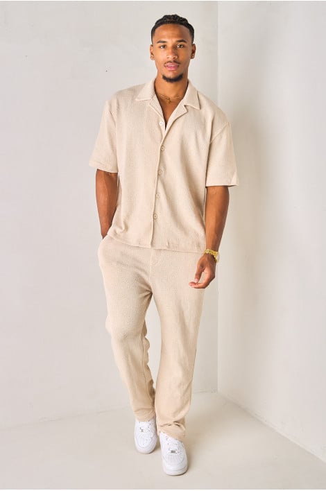Pantalon coupe droite beige en tissu texturé et ajouré